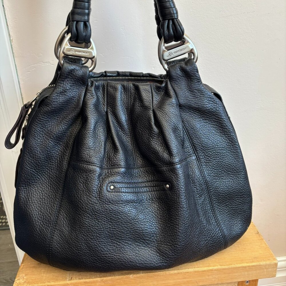 B. Makowsky black leather purse